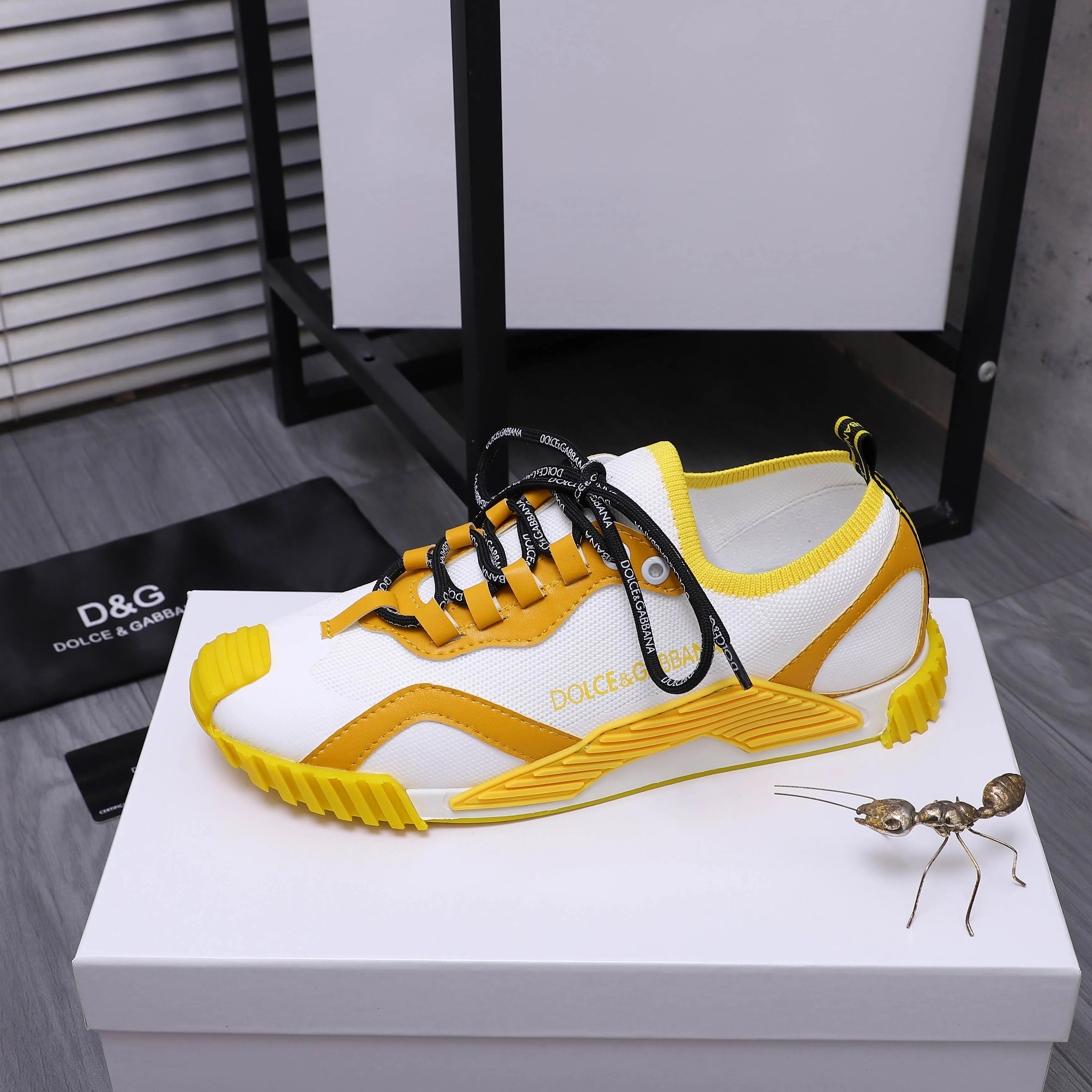Men's shoes💰442 Product trademark: DG (Dolce & Gabbana) couple's casual shoes Regular size: 35-46 Product materials: Selected cowhide stitching fly woven upper, cowhide insole, original outsole